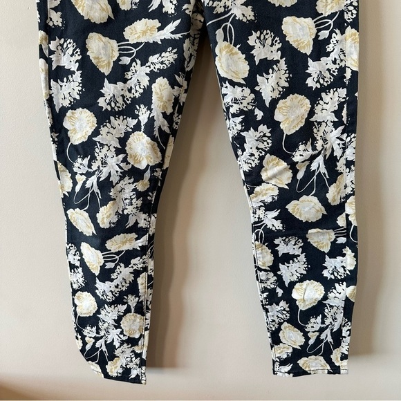 7 For All Mankind-Floral Soft Denim Jeans (Size:26) - Picture 7 of 10